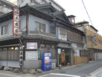 「山本旅館」は福岡市博多区にある老舗旅館で和の雰囲気を大切にした旅館です。